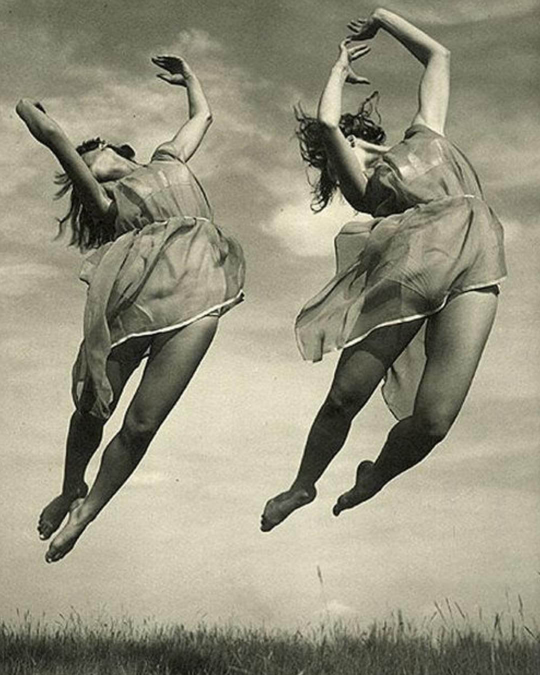 dancers by Adolph de Meyer